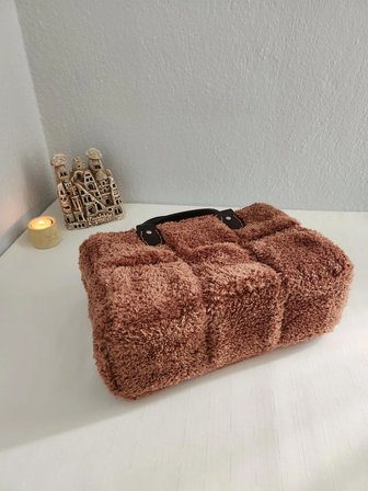 Bottega Veneta Model, Kahve, Peluş, Kadın El Çantası 