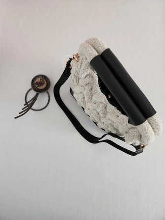 Vintage Esintili Buklet Örgü Çanta – Metal Burslu ve Deri Detaylı