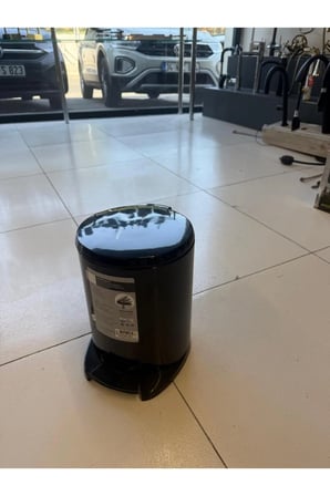 6 Litre Siyah Metal Pedallı Çöp Kovası