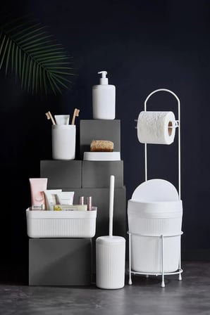 7 Parça Beyaz Banyo Seti Metal Stantlı Kovalı Wc Kağıtlık