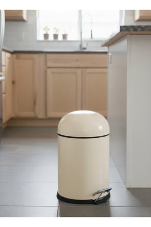 Metal Bon Kapak Banyo Seti Amörtisörlü 5 LT Krem Çöp Kovası Tuvalet Fırçası