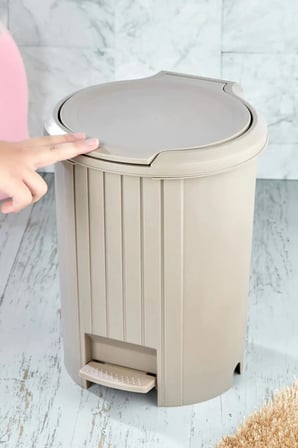 Bas Aç Mekanizmalı Banyo ve Mutfak Pedallı Çöp Kovası - Siyah