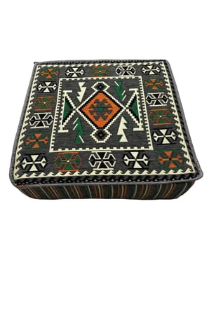 Şark Köşesi Halı Kumaşlı Orta Sehpa 60x60 cm 20 CM Yükseklikli