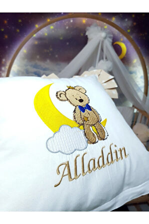 Fırfırlı Kırlent Bebek İsimli 40x40 cm Nakışlı Takı Yastığı İçi Dolgulu H15