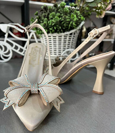 FİYONK DETAYLI EN MODA ÇOK ŞIK KADIN AYAKKABI 6 CM TOPUKBOYU SATEN DOKU HER ZAMANIN MODELİ KONFOR