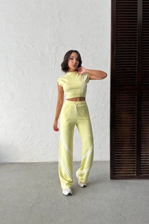 Kadın Şerit Detaylı Crop Top ve Yüksek Bel Bol Paça Pantolon İkili Takım