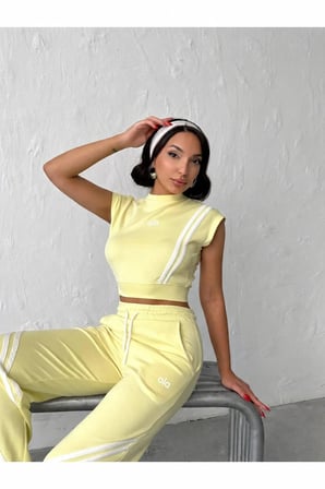 Kadın Şerit Detaylı Crop Top ve Yüksek Bel Bol Paça Pantolon İkili Takım