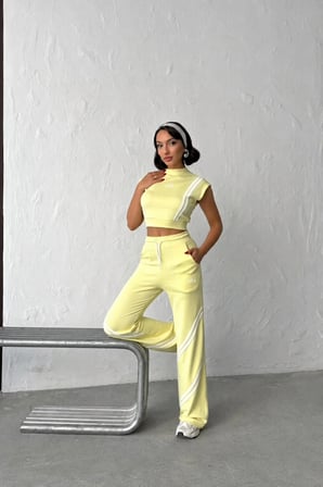 Kadın Şerit Detaylı Crop Top ve Yüksek Bel Bol Paça Pantolon İkili Takım