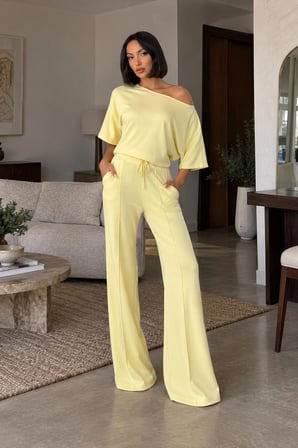 Kadın Kısa Kollu Bluz ve Dikiş Detaylı Bol Paça Pantolon İkili Takım