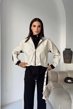 Kadın Kapüşonlu Uzun Ceket Crop Ceket ve Şeritli Bol Paça Pantolon 3'lü Takım