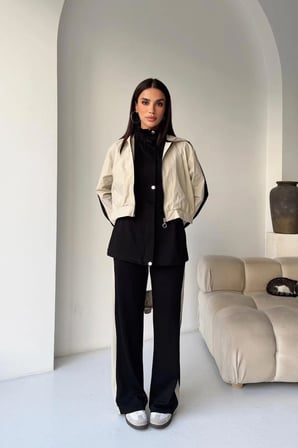 Kadın Kapüşonlu Uzun Ceket Crop Ceket ve Şeritli Bol Paça Pantolon 3'lü Takım