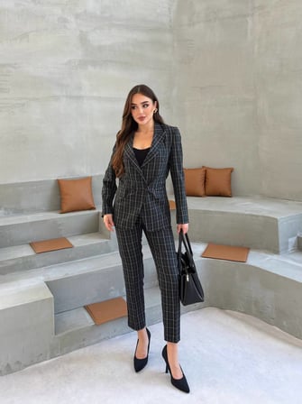 Kadın Kareli Çift Sıra Düğmeli Kruvaze Blazer Ceket ve Dar Paça Pantolon Takım Elbise