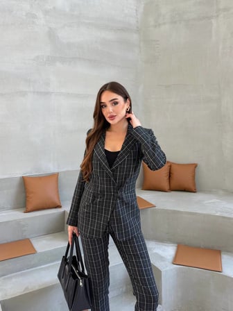 Kadın Kareli Çift Sıra Düğmeli Kruvaze Blazer Ceket ve Dar Paça Pantolon Takım Elbise