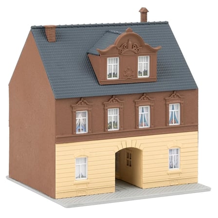 Faller 232178 1/160 Ölçekli Araç Geçişli Şehir Evi Plastik Maketi