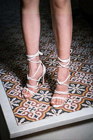 Kadın İnce Topuklu Bağcıklı Sandalet 10 cm Topuk Minimal Gladyatör Gece Model