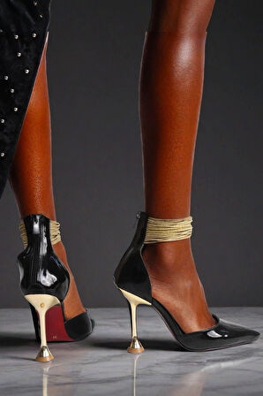 Kadın Altın Bileklikli Çan Topuklu Ayakkabı Sivri Burun Şık Model