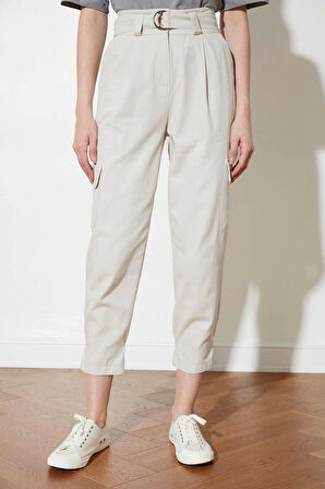 Kadın Yeni Moda Dar Paça Regular Boy Dokuma Kemerli Kargo Pantolon