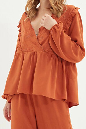 Kadın Moda Şık V Yaka Geniş Paça Uzun Kol Çiçek Nakışlı Fırfırlı Viskon Dokuma Pijama Takımı