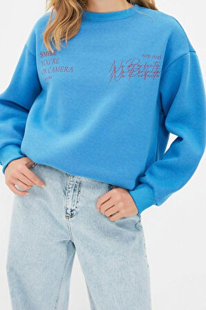 Kadın Regular Bisiklet Yaka Standart Kol Regular Basic Fit Baskılı Kalın İçi Polarlı Örme Sweatshirt