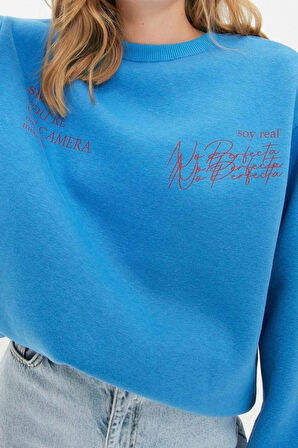 Kadın Regular Bisiklet Yaka Standart Kol Regular Basic Fit Baskılı Kalın İçi Polarlı Örme Sweatshirt