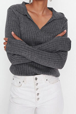 Kadın Moda Şık Regular Polo Yaka Uzun Kol Düz Kol Ucu Detaylı Polo Yaka Triko Kazak