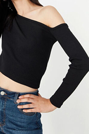 Kadın Şık Crop Asimetrik Yaka Düşük Kol Slim Kalıp Örme Fitted Vücuda Oturan Omzu Açık Fitilli Bluz