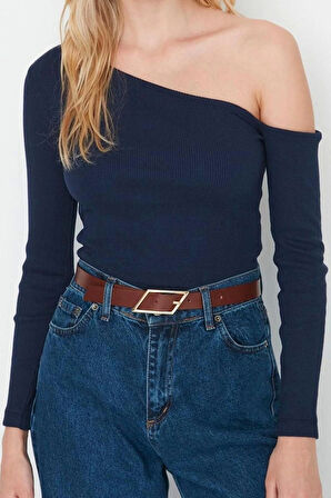 Kadın Şık Crop Asimetrik Yaka Düşük Kol Slim Kalıp Örme Fitted Vücuda Oturan Omzu Açık Fitilli Bluz