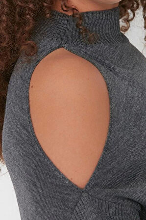 Kadın Büyük Beden Moda Şık Regular Dik Yaka Uzun Kol Düz Cut Out Detaylı Triko Kazak