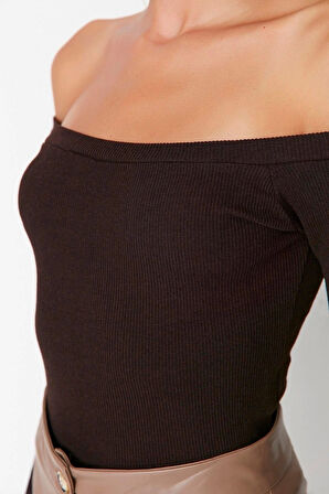 Kadın Crop Choker Yaka Slim Kalıp Örme Carmen Yaka Choker Detaylı Fitted Vücuda Oturan Fitilli Bluz