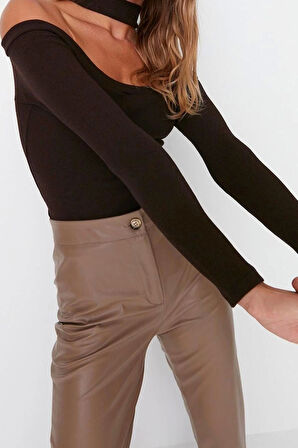 Kadın Crop Choker Yaka Slim Kalıp Örme Carmen Yaka Choker Detaylı Fitted Vücuda Oturan Fitilli Bluz