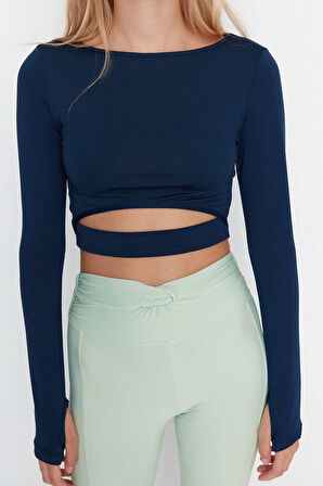 Kadın Crop Bisiklet Yaka Fitted Kalıp Örme Pencere Cut Out ve Baş Parmak Delik Detaylı Spor Üst Bluz