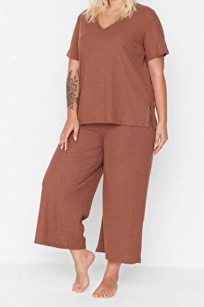Büyük Beden Kadın Pamuk Polyester V Yaka Kısa Kol Fitilli V Yaka Capri Boy Örme Pijama Takımı