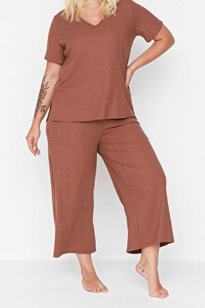 Büyük Beden Kadın Pamuk Polyester V Yaka Kısa Kol Fitilli V Yaka Capri Boy Örme Pijama Takımı