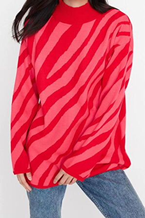 Kadın Moda Şık Tesettür Dik Yaka Düşük Kol Regular Pembe Animal Çizgi Desenli Triko Kazak