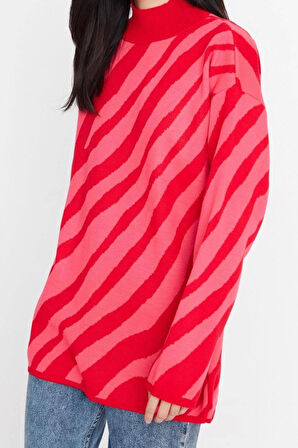 Kadın Moda Şık Tesettür Dik Yaka Düşük Kol Regular Pembe Animal Çizgi Desenli Triko Kazak