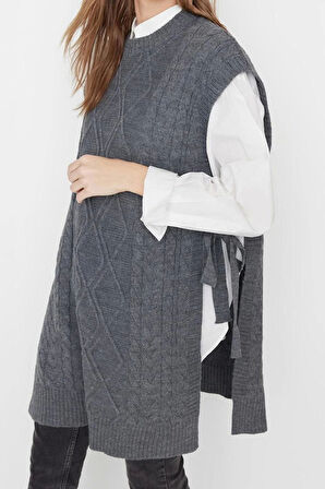 Kadın Moda Şık Tesettür Bisiklet Yaka Düşük Kol Midi Beli Bağlamalı Saç Örgülü Triko Süveter