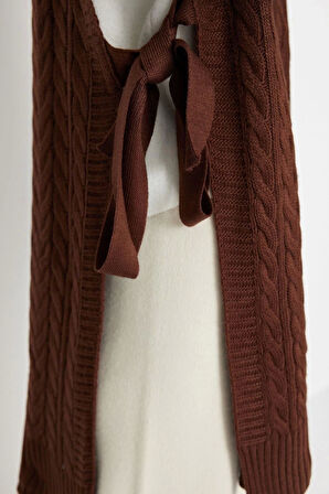 Kadın Moda Şık Tesettür Bisiklet Yaka Düşük Kol Midi Beli Bağlamalı Saç Örgülü Triko Süveter