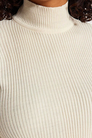 Kadın Büyük Beden Moda Şık Regular Yarım Balıkçı Yaka Uzun Kol Düz İnce Triko Kazak