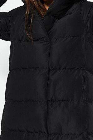 Kadın Moda Regular Kapüşonlu Yaka Uzun Astarlı Yandan Çıtçıtlı Su İtici Kışlık Kapitone ŞişmeMont