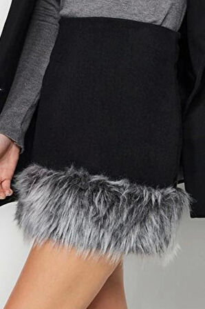 Kadın Moda Stil Mini Astarsız Dokuma Limited Edition Etek Ucu Peluş Detaylı Süper Mini Dokuma Etek