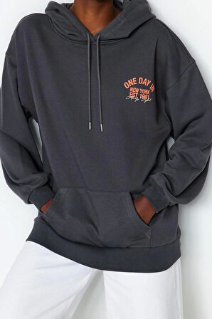 Kadın Moda Şık Oversize Kapüşonlu Standart Kol Regular Slogan Baskılı Kalın Örme Sweatshirt