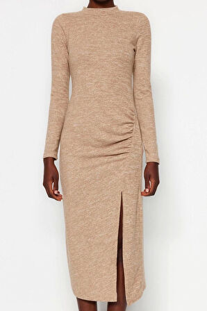 Kadın Moda Midi Boy Dik Yaka Slim Bisiklet Yaka Yumoş Yırtmaçlı ve Büzgü Detaylı Fitted Örme Elbise