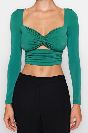 Kadın Moda Şık Crop Kalp Yaka Fitted Kalıp Örme Pencere Cut Out Detaylı Bluz TPRAW24BZ00028