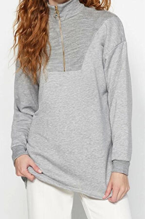 Kadın Tesettür Moda Şık Regular Dik Yaka Standart Kol Regular Fermuarlı Yaka Detaylı Örme Sweatshirt