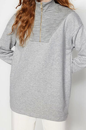 Kadın Tesettür Moda Şık Regular Dik Yaka Standart Kol Regular Fermuarlı Yaka Detaylı Örme Sweatshirt