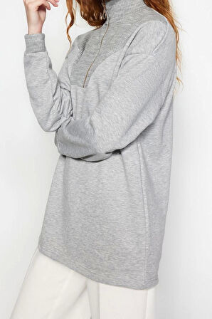 Kadın Tesettür Moda Şık Regular Dik Yaka Standart Kol Regular Fermuarlı Yaka Detaylı Örme Sweatshirt