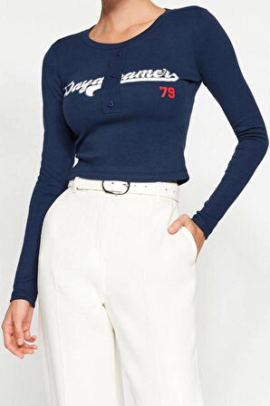 Kadın Şık Crop Bisiklet Yaka Slim Kalıp Örme Slogan Baskılı Fitted Vücuda Oturan Esnek Ribana Bluz