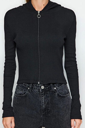 Kadın Şık Crop Kapüşonlu Yaka Slim Kalıp Örme ve Fermuarlı Fitilli Fitted Vücuda Oturan Esnek Bluz