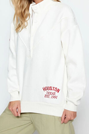 Kadın Regular Dik Yaka Standart Kol Regular Kalın İçi Polarlı Nakış ve Düğme Detaylı Örme Sweatshirt