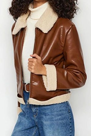 Kadın Moda Şık Regular Gömlek Yaka Standart Düz Astarlı Peluş Detaylı Suni Deri Biker Ceket Mont